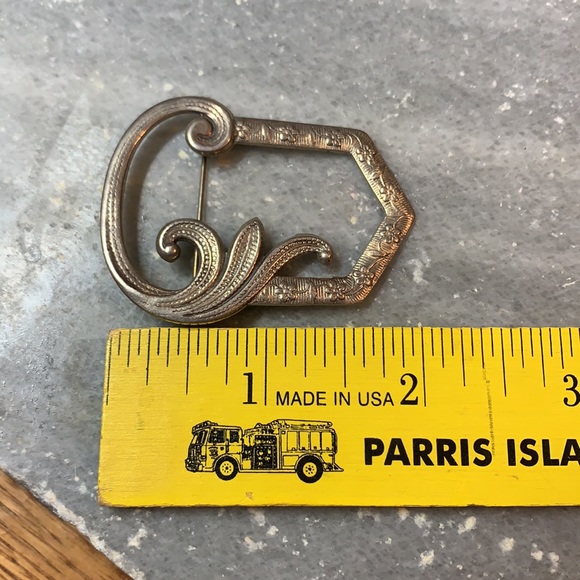 Vintage Sterling Silver Curved Flower Brooch - Picture 16 of 17